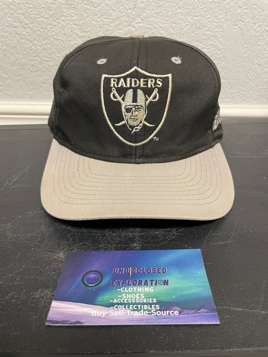 Vintage 1990s Raiders black and grey hat