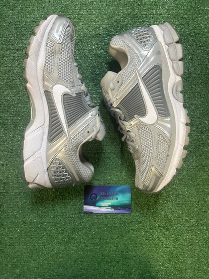Nike Vomero 5 cool grey size 8men/9.5women
