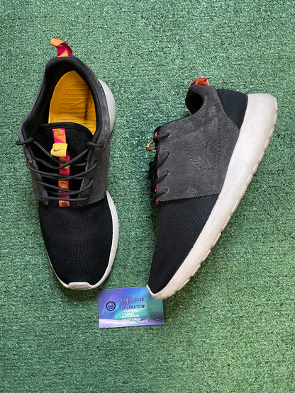 Nike Roshe Run dark charcoal size 9.5men/11women