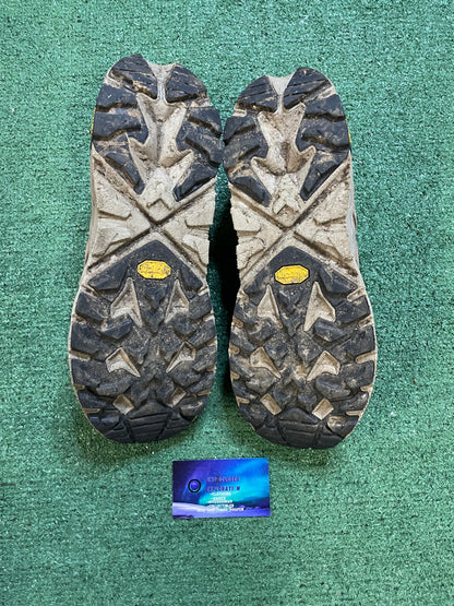 Hoka One One Anacapa Low GTX size 10men/11.5women