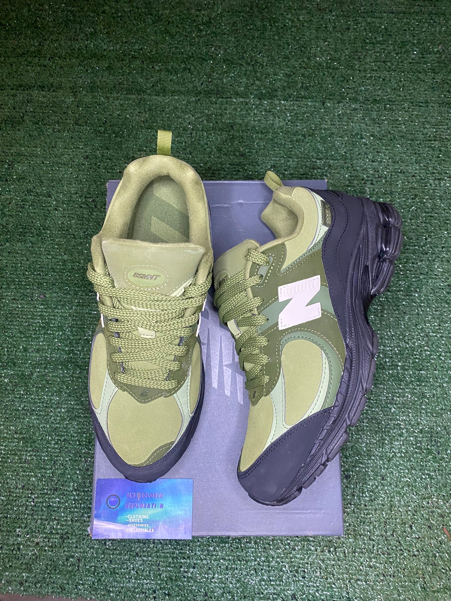 New balance 2002r the basement moss green size 8.5men/10women