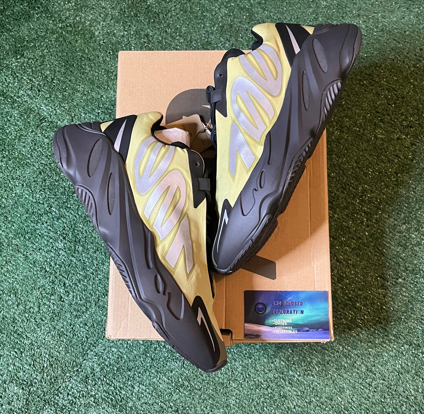 Yeezy Boost 700 Mnvn Resin