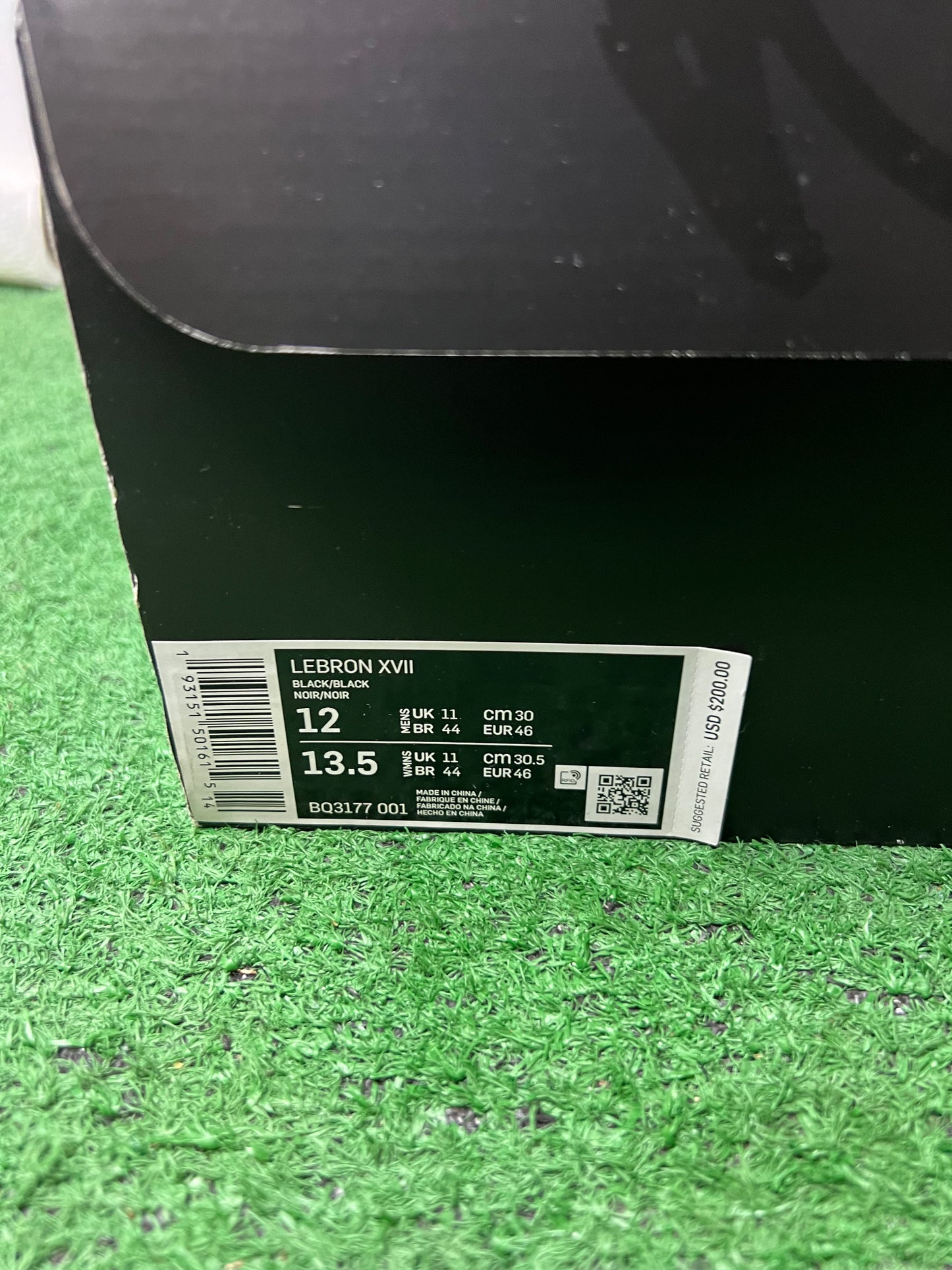 Nike Lebron 17 currency size 12men/13.5women