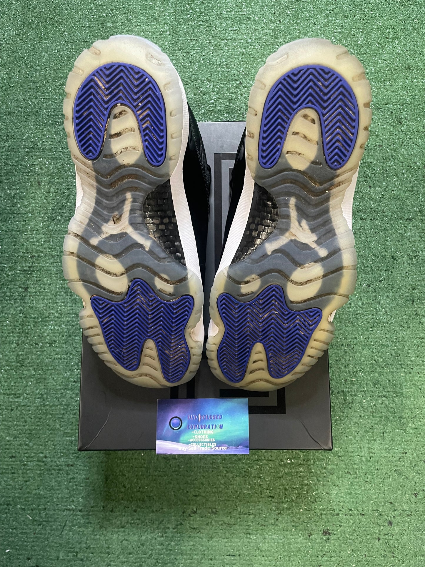 Air Jordan 11 space jam size 8.5men/10women