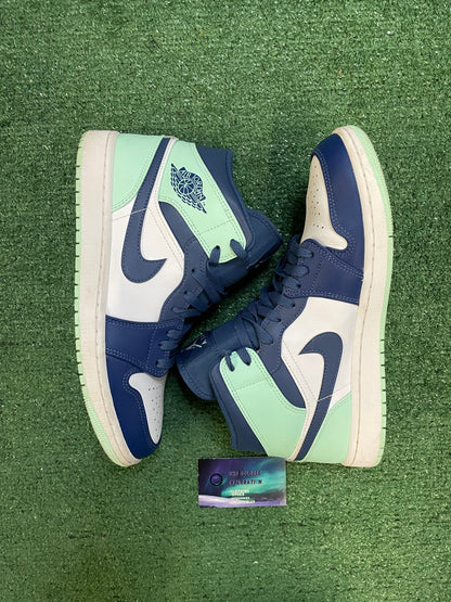 Jordan 1 mid blue mint size 9.5men/11women