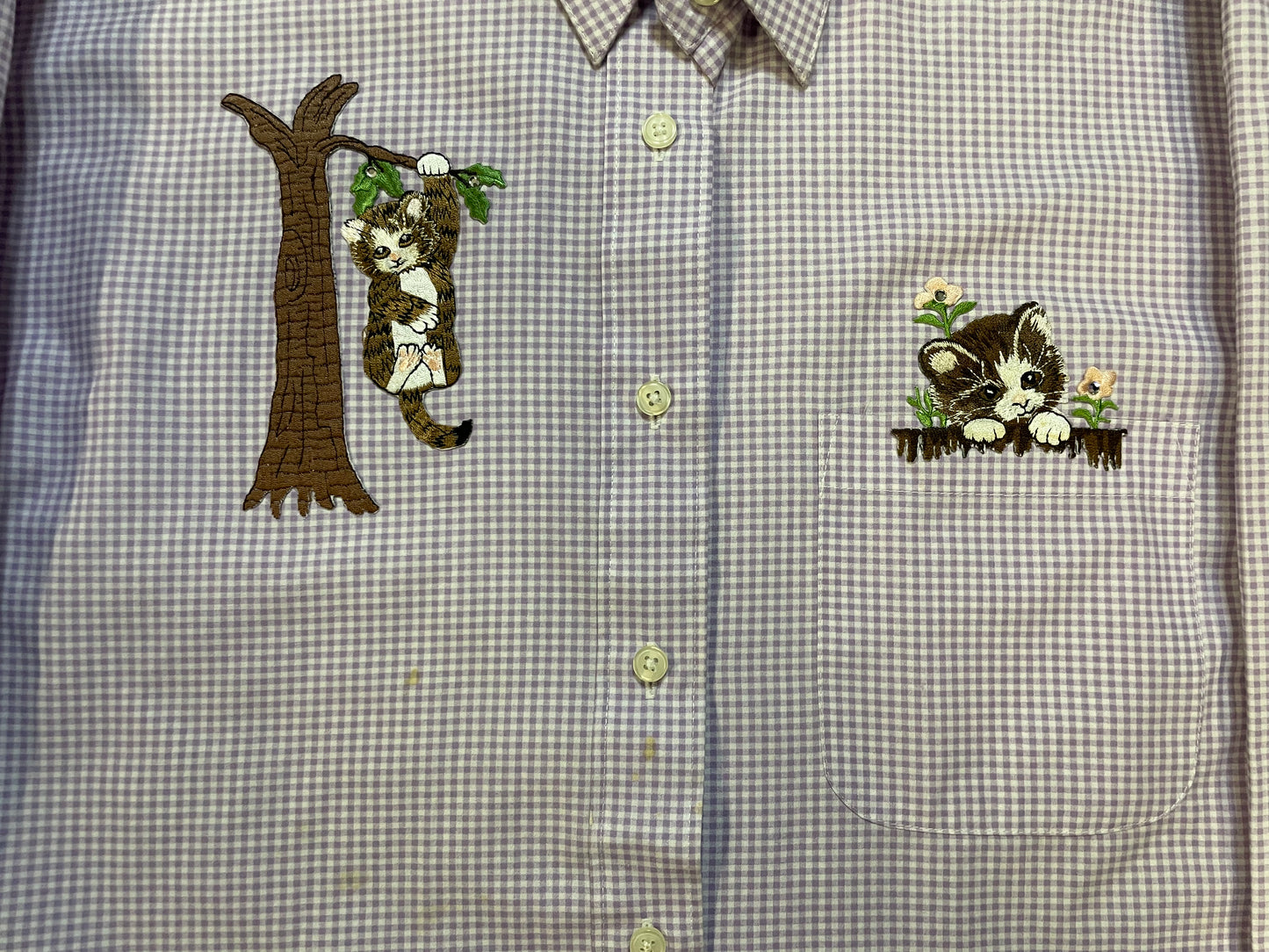H&J embroidered cat embroidered white and purple button up