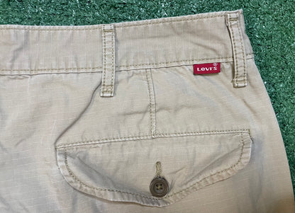 Levi beige cargo shorts