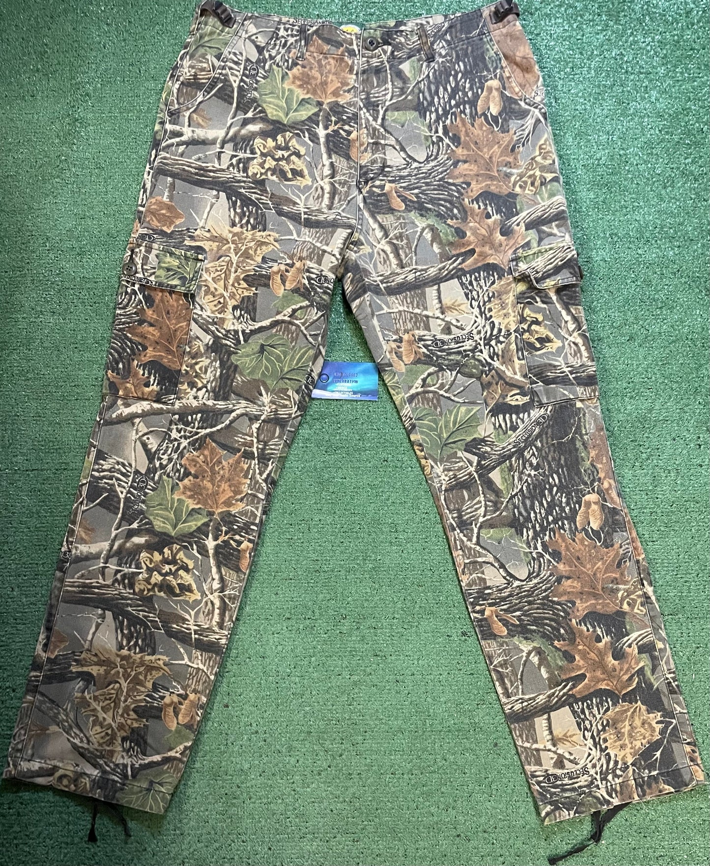Leave camo cargo pants