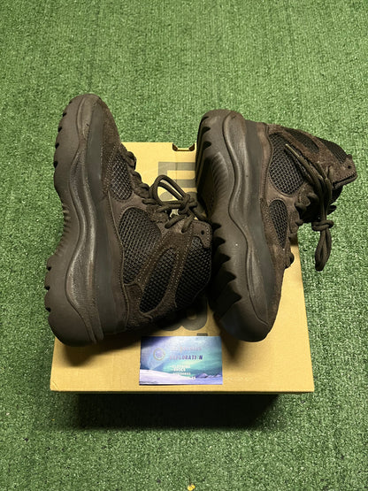 Adidas yeezy Desert boot oil size 5men/6.5women