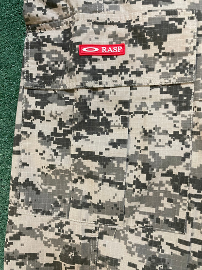 Gv Gallery Raspberry digital camo cargo pants