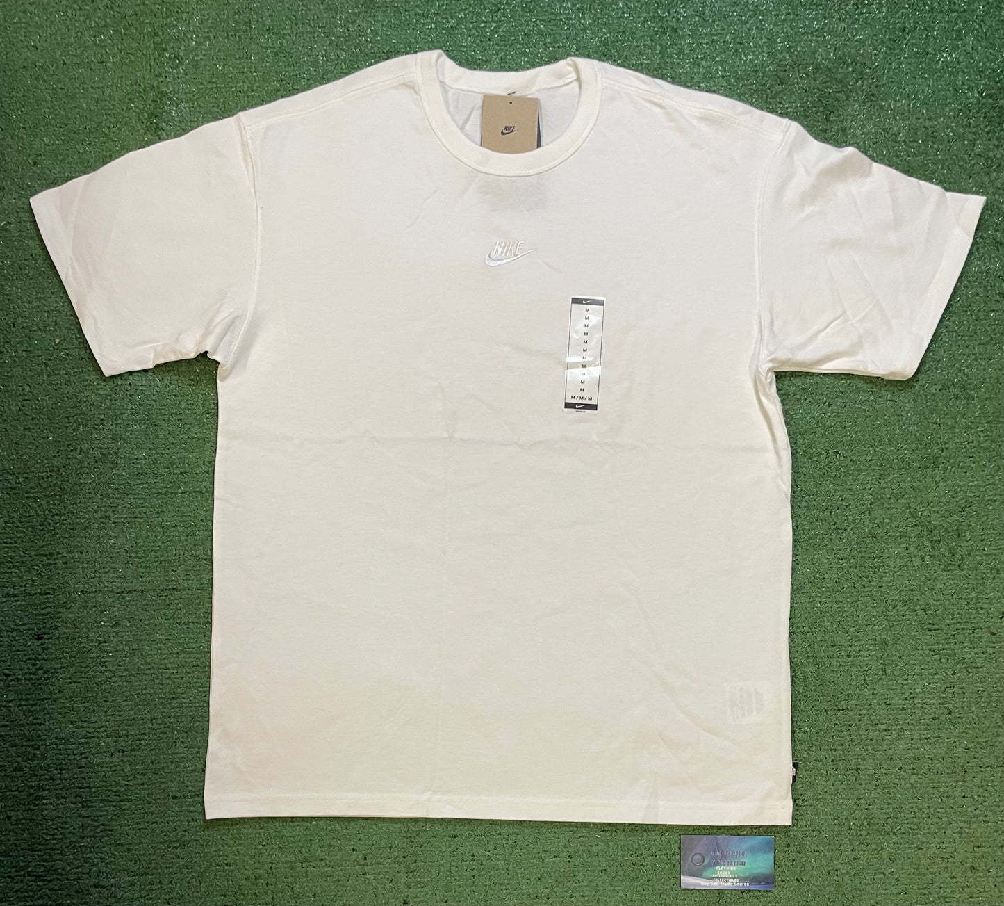 Nike embroidered white center swoosh tee