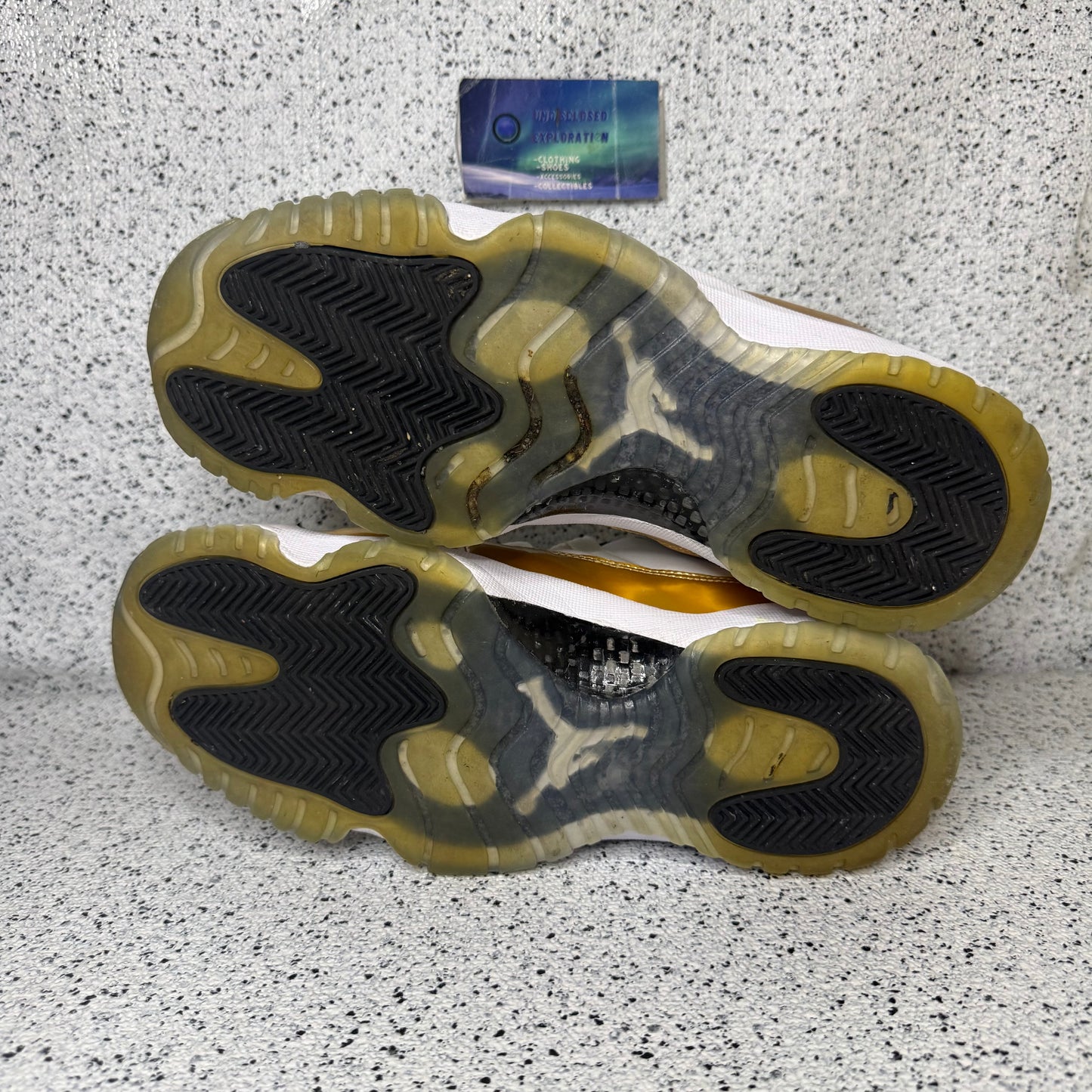 Jordan 11 Low Closing Ceremony 9.5 Men “Preowned”