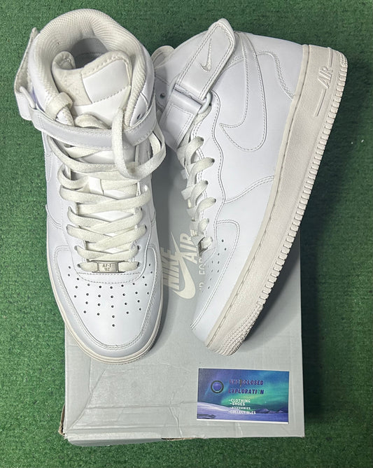 Nike Air Force 1 mid size 9men/10.5women