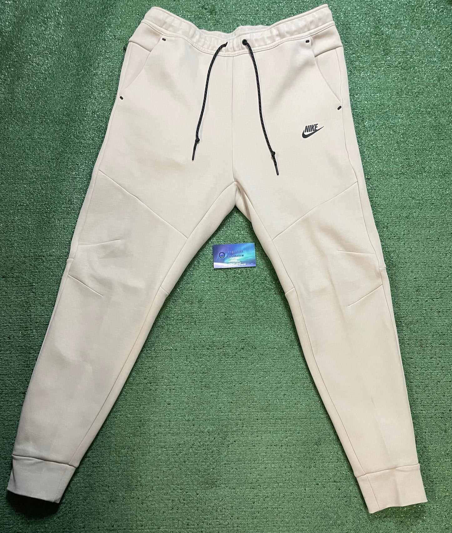 Nike Tech Fleece cream & black pants