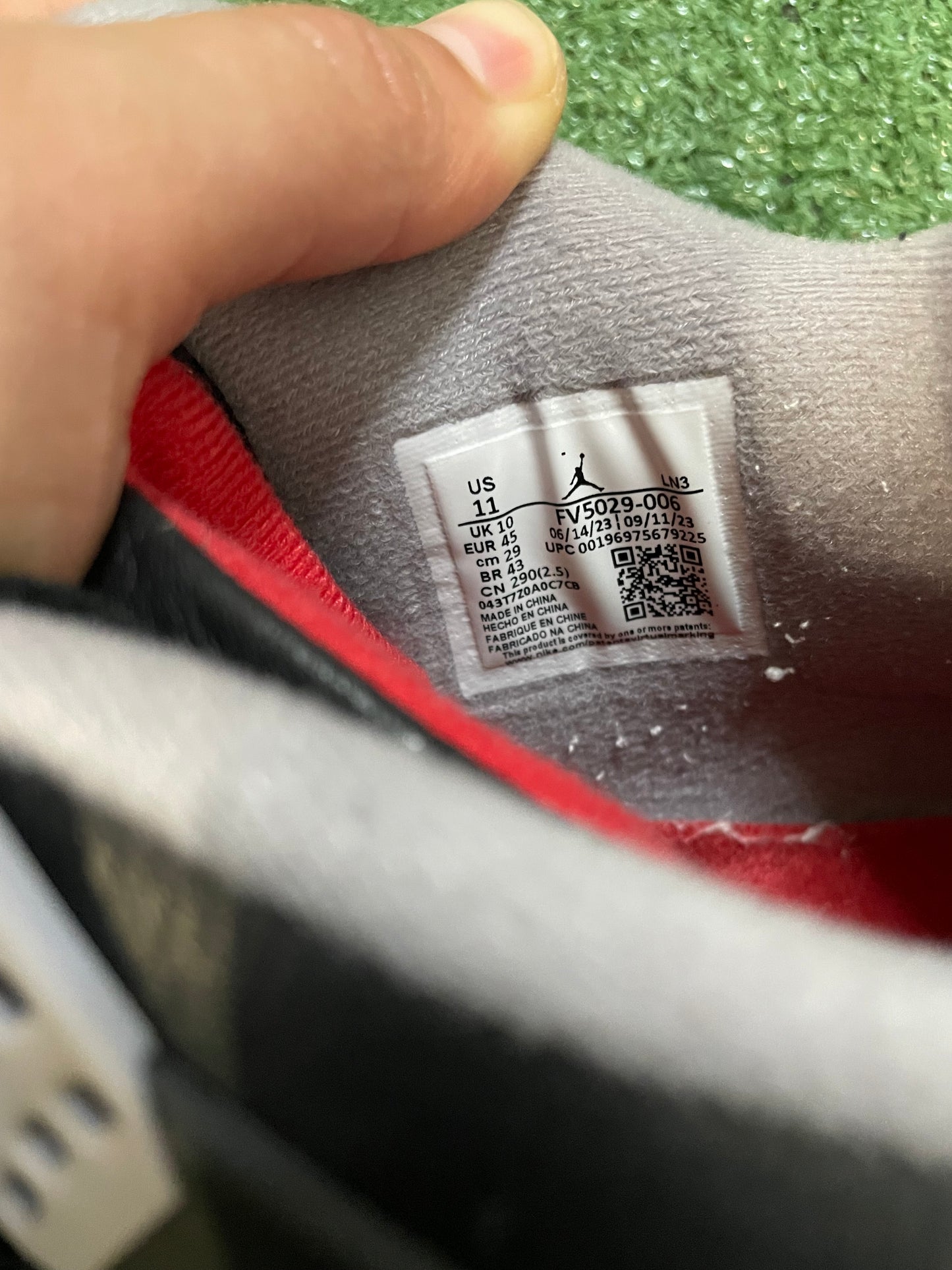 Jordan 4 bred reimagined size 11men/12.5women