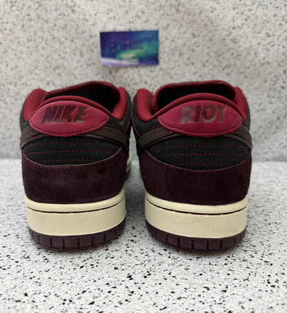 Nike Dunk SB Low Riot Skateshop
