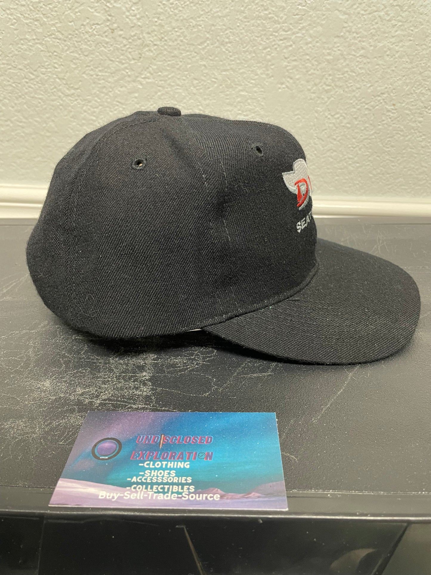 Vintage 1990s Dv8 Seattle hat