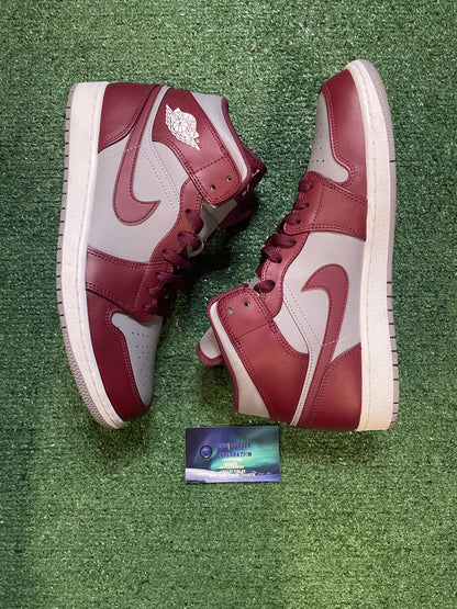 Air Jordan 1 mid cherrywood red size 11men/12.5women