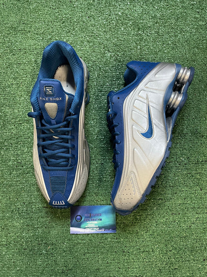 Nike shox blue and metallic silver 
size 9.5men/11women