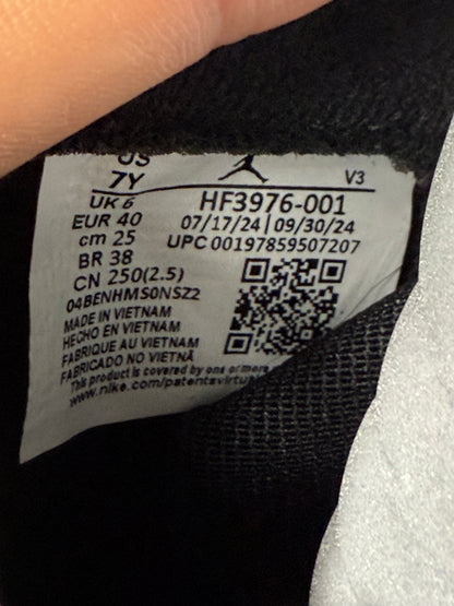 Jordan 5 Metallic Reimagined 7 Youth/8.5 Women “Preowned”