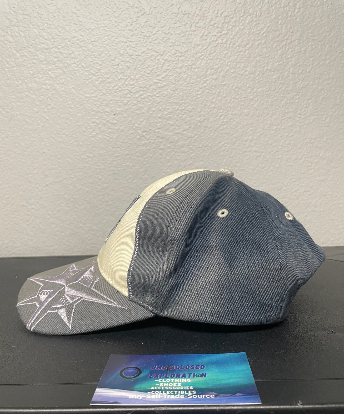 Vintage 2000s Seattle Mariners grey and white hat