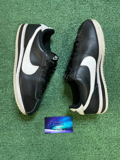 Nike black leather Cortez size 8.5men/10women