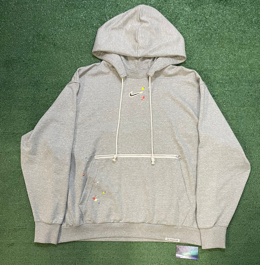 Nike Men's Standard Issue Paint Splatter grey Hoodie