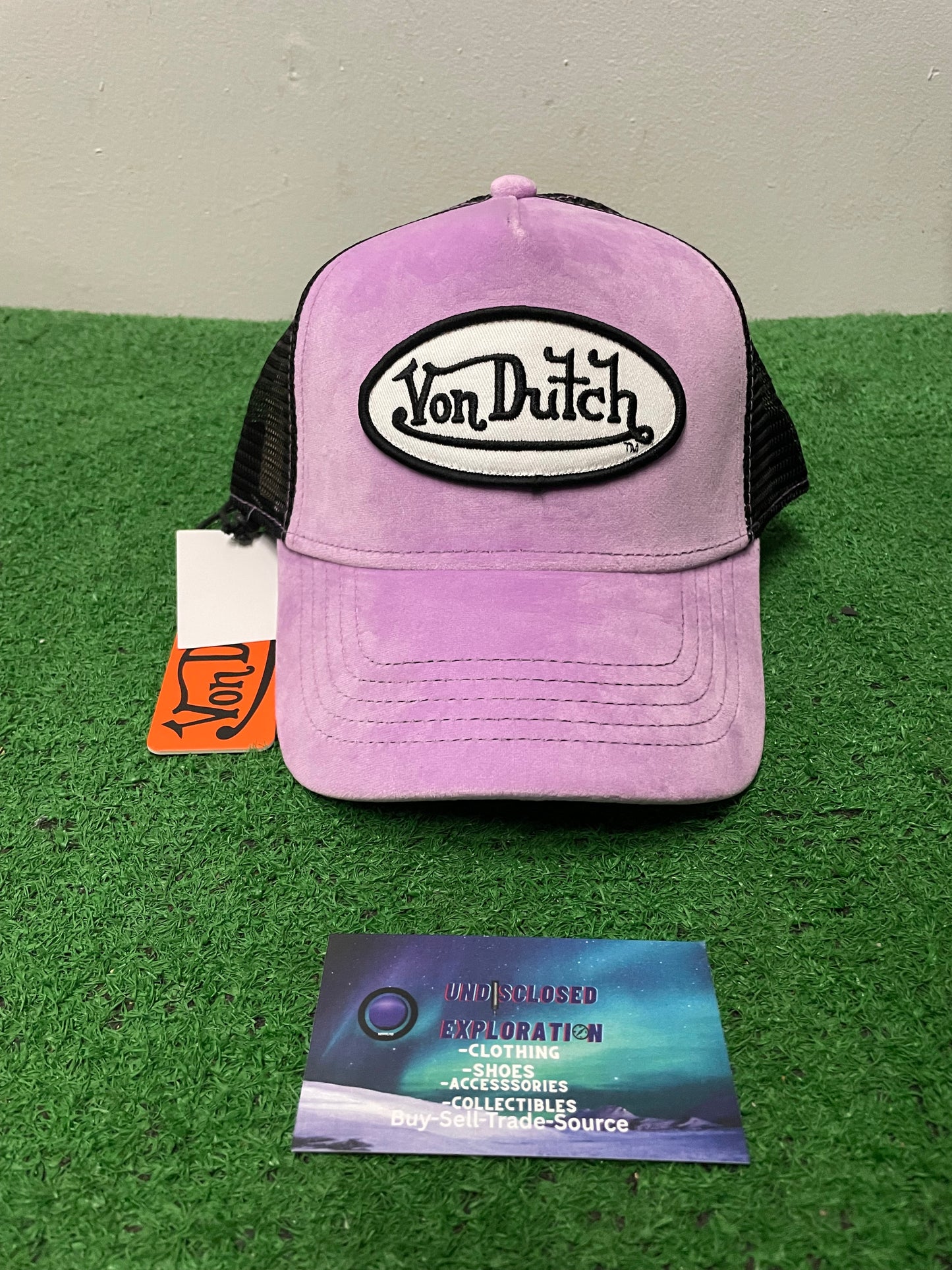 Von Dutch plum velvet staple hat