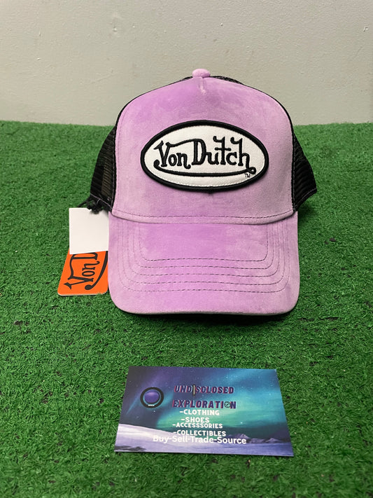 Von Dutch plum velvet staple hat