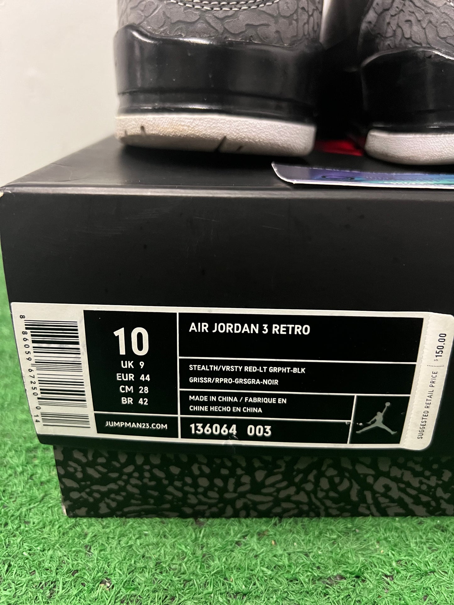 Air Jordan 3 stealth size 10men/11.5women
