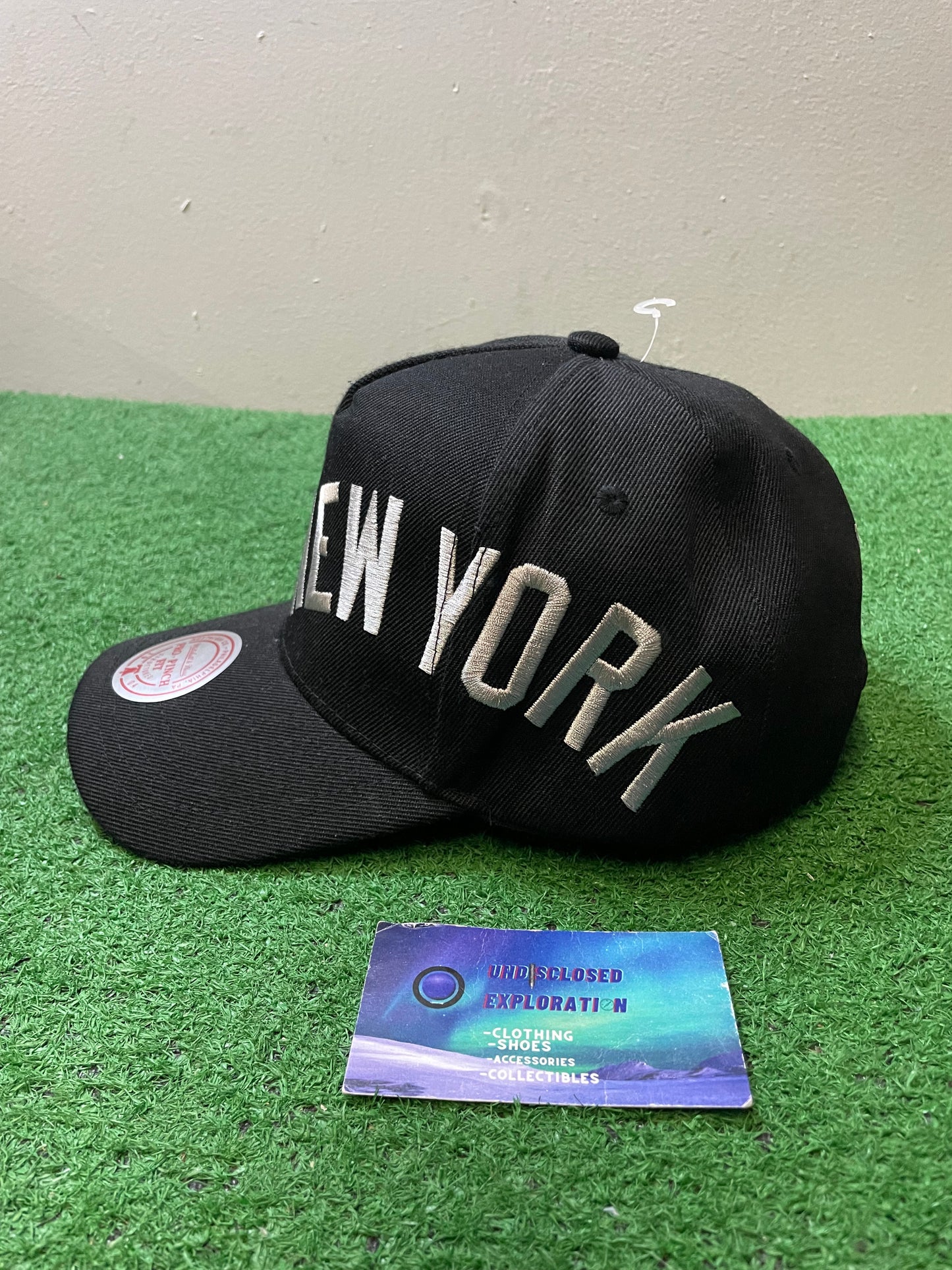 New York Yankees black and white Mitchell & Ness hat