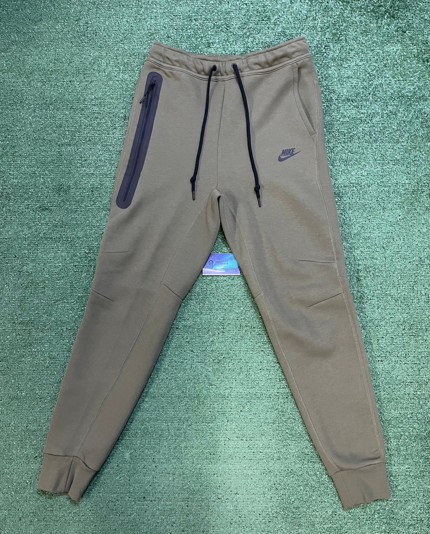 Nike Tech medium olive sweatsuit