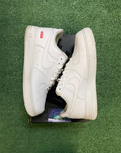 Nike Air Force 1 Low SP supreme white size 11men/12.5women