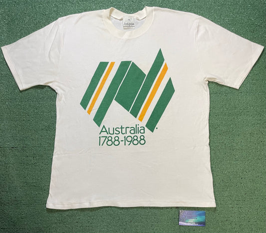 Vintage 1980s Australia green & yellow tee