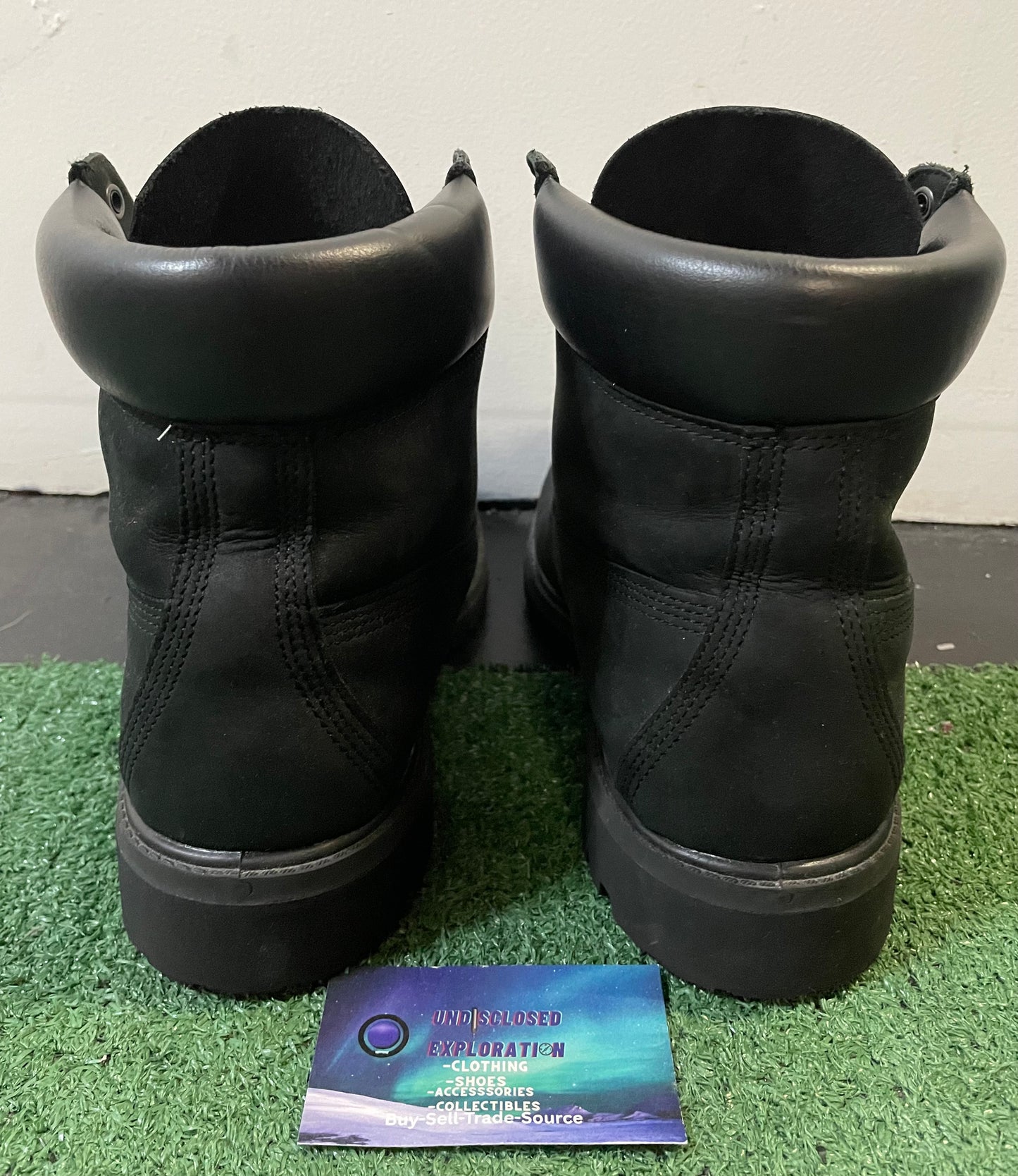 Timberland 6 Inch Black boot size 11men/12.5women