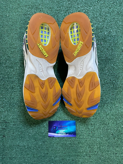 Saucony 3D hurricane grid bodega size 10men/11.5women