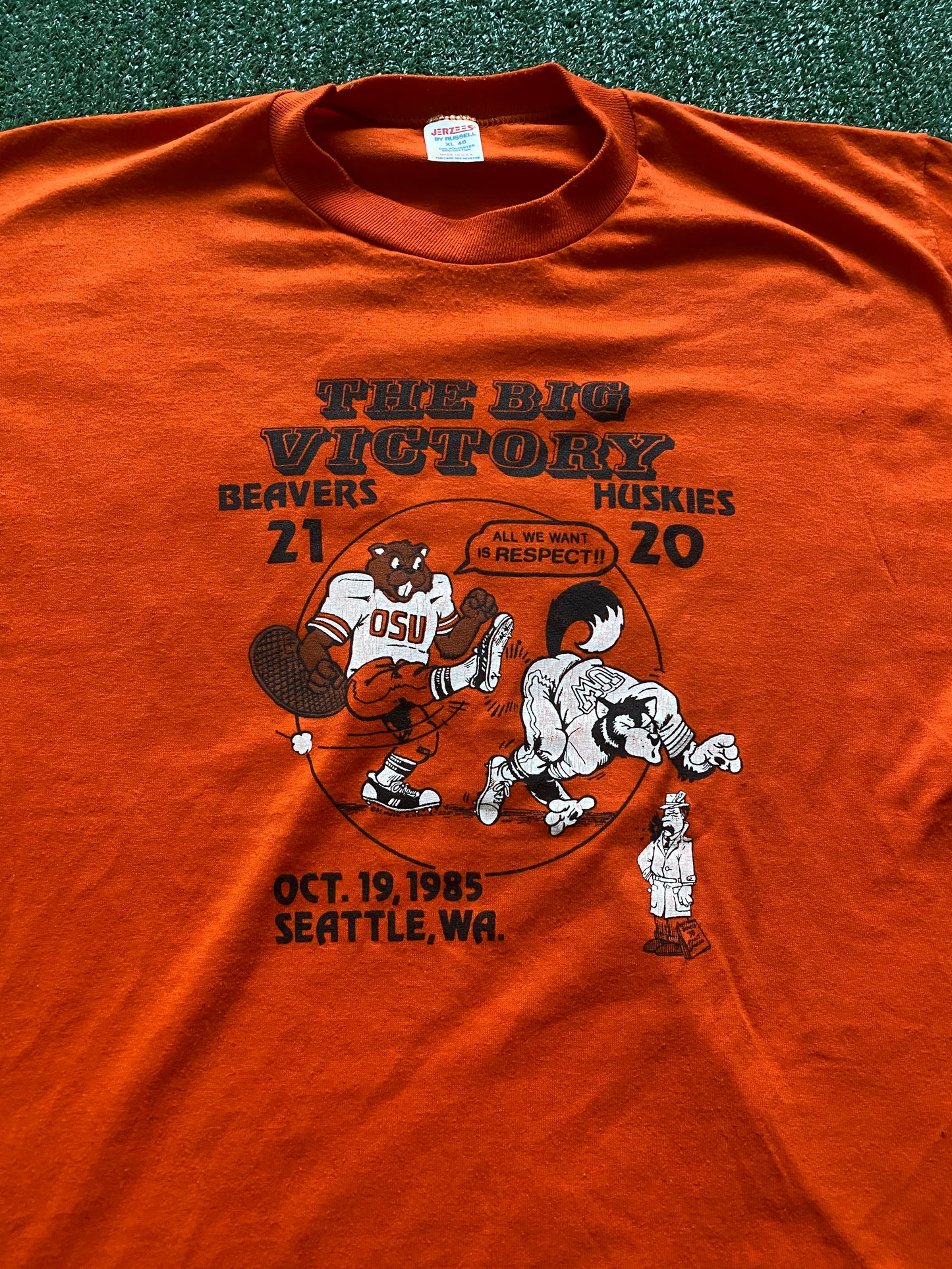 Vintage 1985 Oregon State University vs University of Washington football Tee