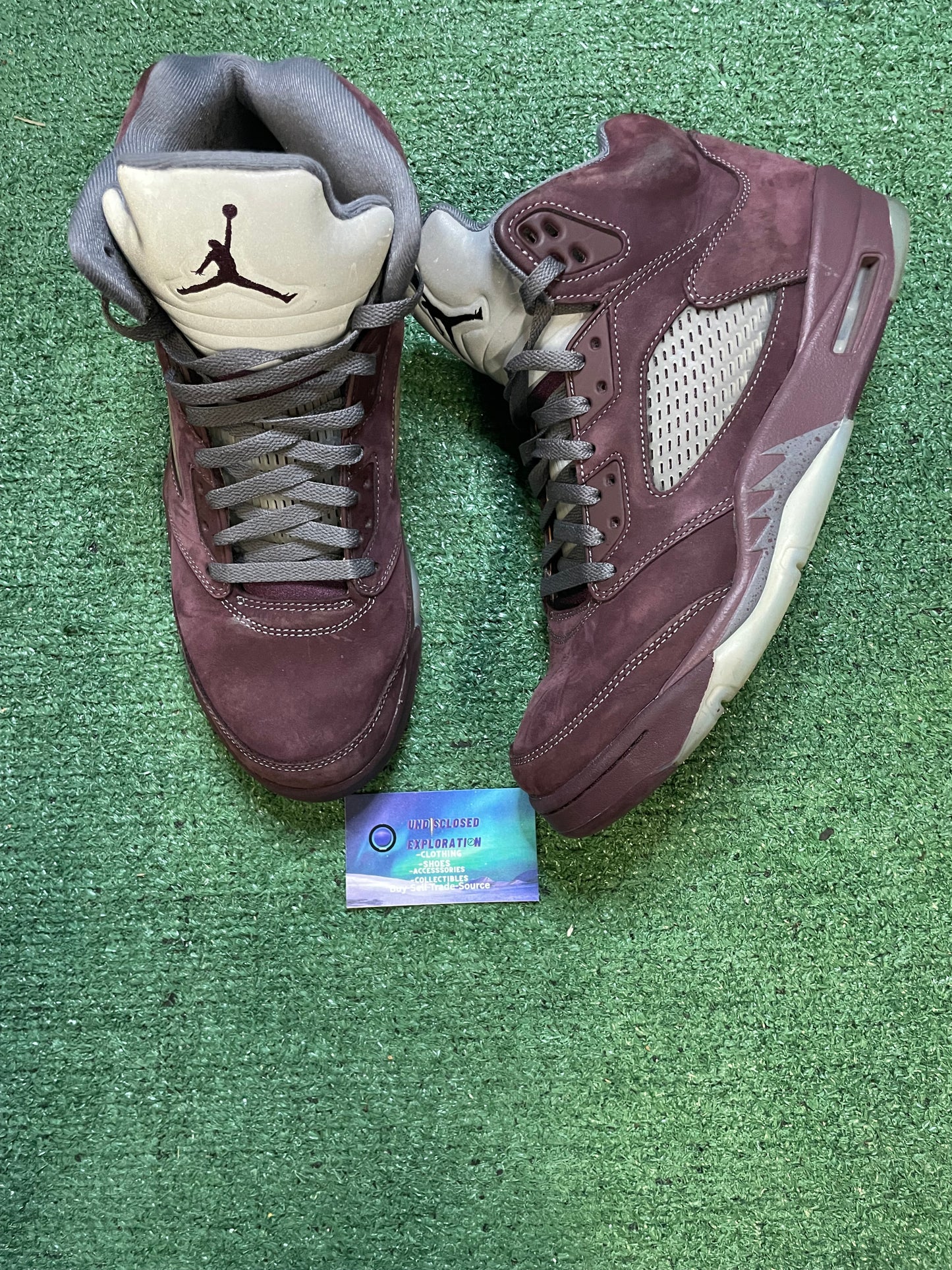 Air Jordan 5 burgundy size 11men/12.5women