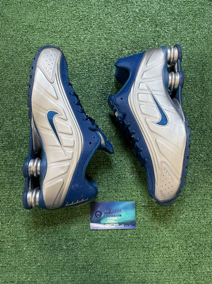 Nike shox blue and metallic silver 
size 9.5men/11women