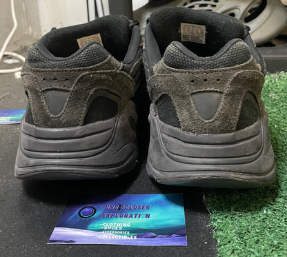 Adidas Yeezy boost 700 V2 Vanta size 11men/12.5women
