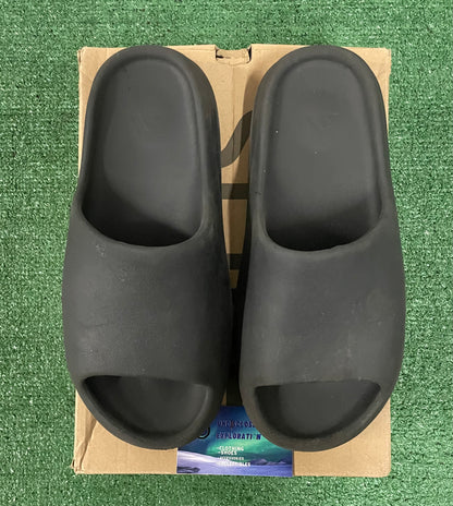 Yeezy slide onyx size 11men/12.5women