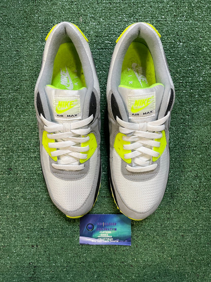 Nike Air Max 90 volt size 10men/11.5women