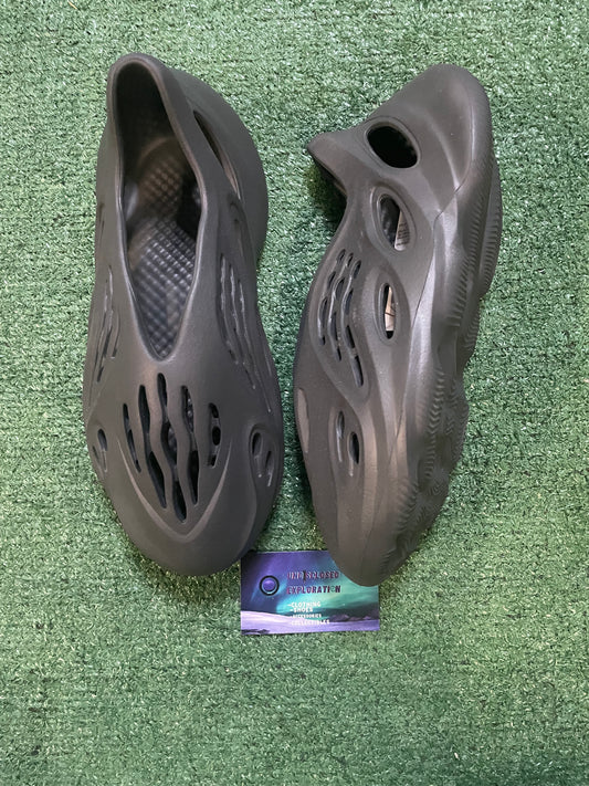 Adidas Yeezy foam RNR carbon