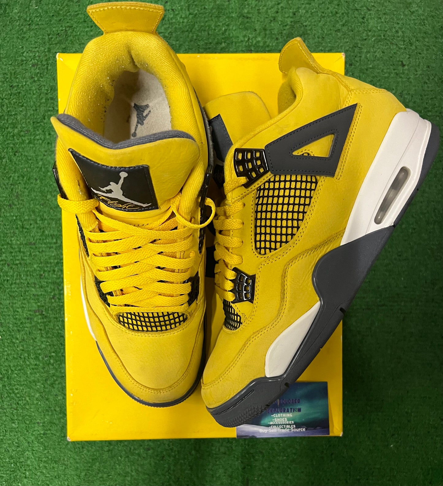 Jordan 4 lightning 2021 size 10.5men/12women