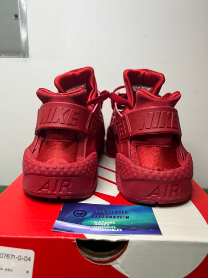 Nike air huarache triple red size 10.5men/12women