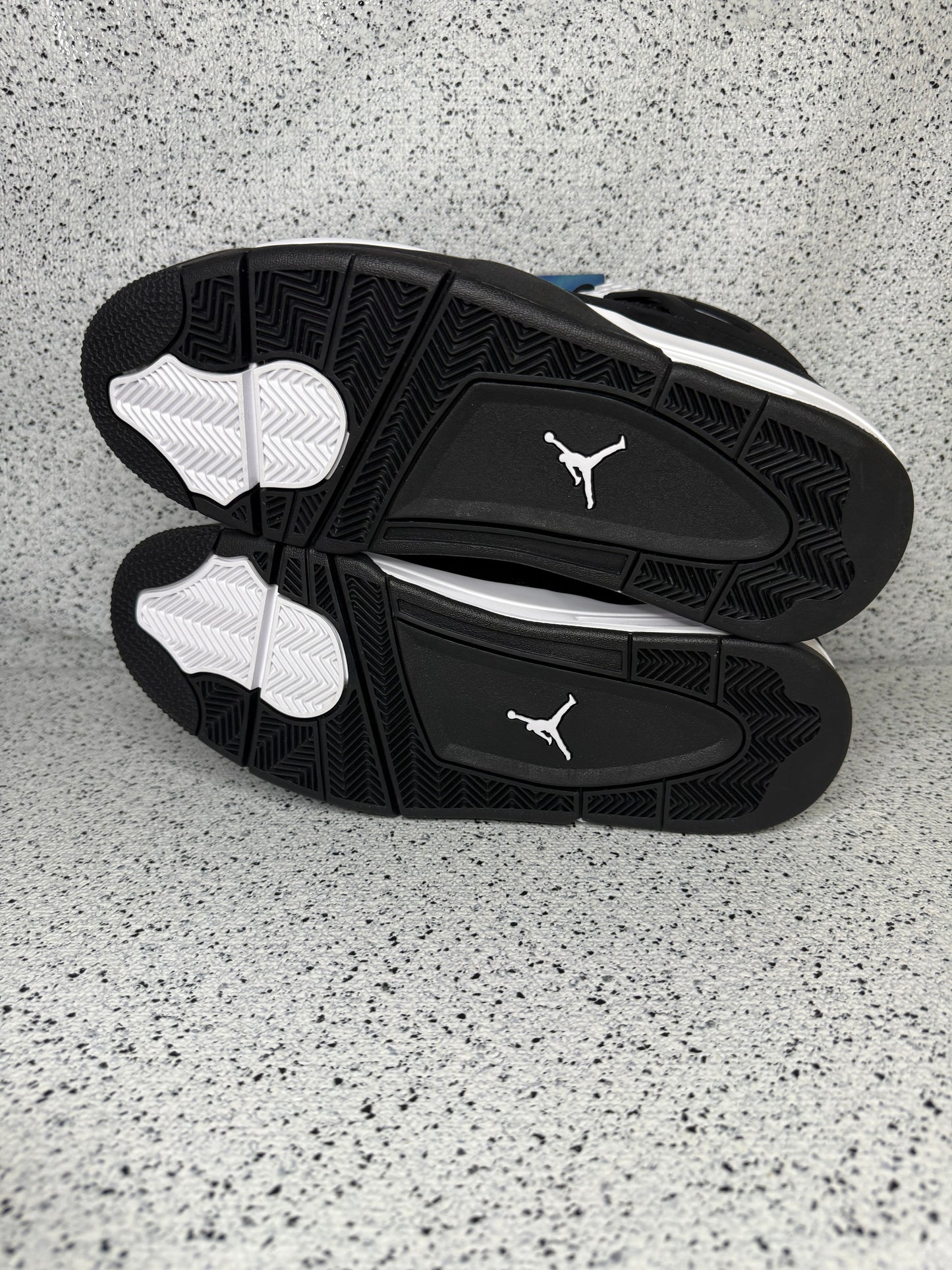 Jordan 4 White Thunder