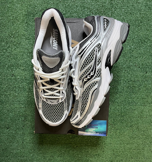 Saucony Progrid Omni 9 grey silver size 12men/13.5women