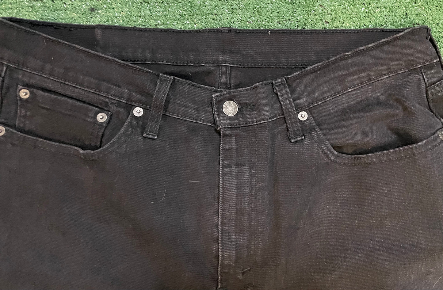 Levi 514  black denim jeans