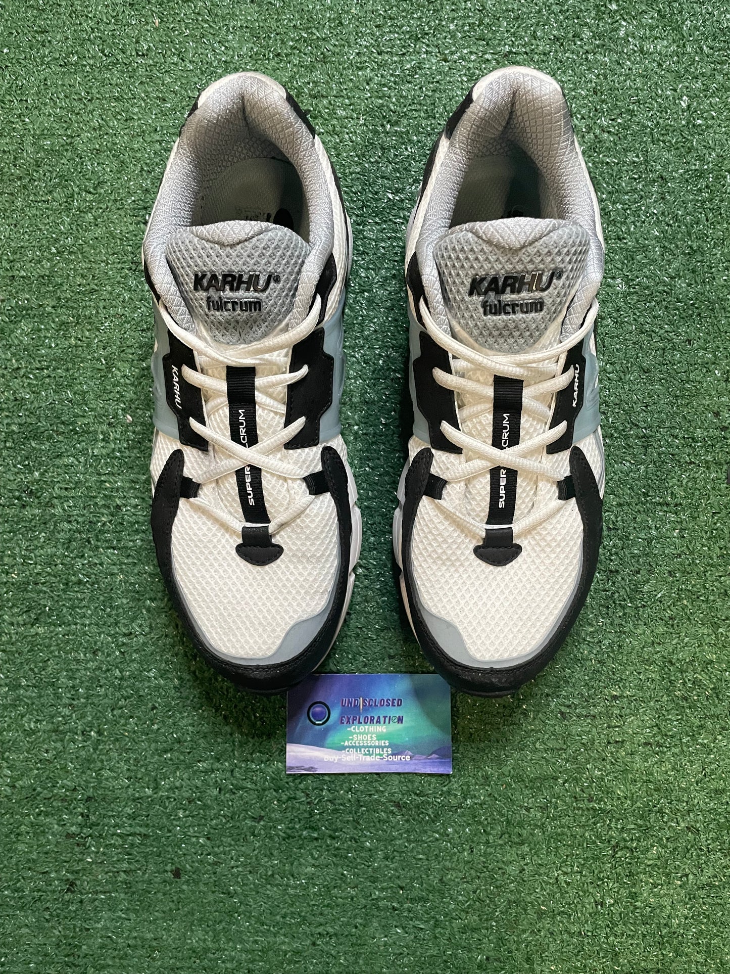 Karhu super fulcrum white/sterling blue size 10men/11.5women