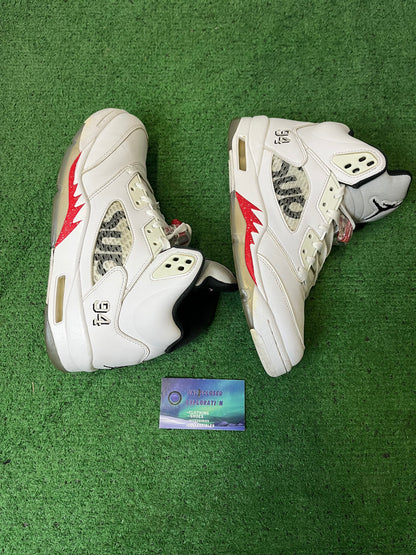 Jordan 5 Supreme white size 8.5men/10women